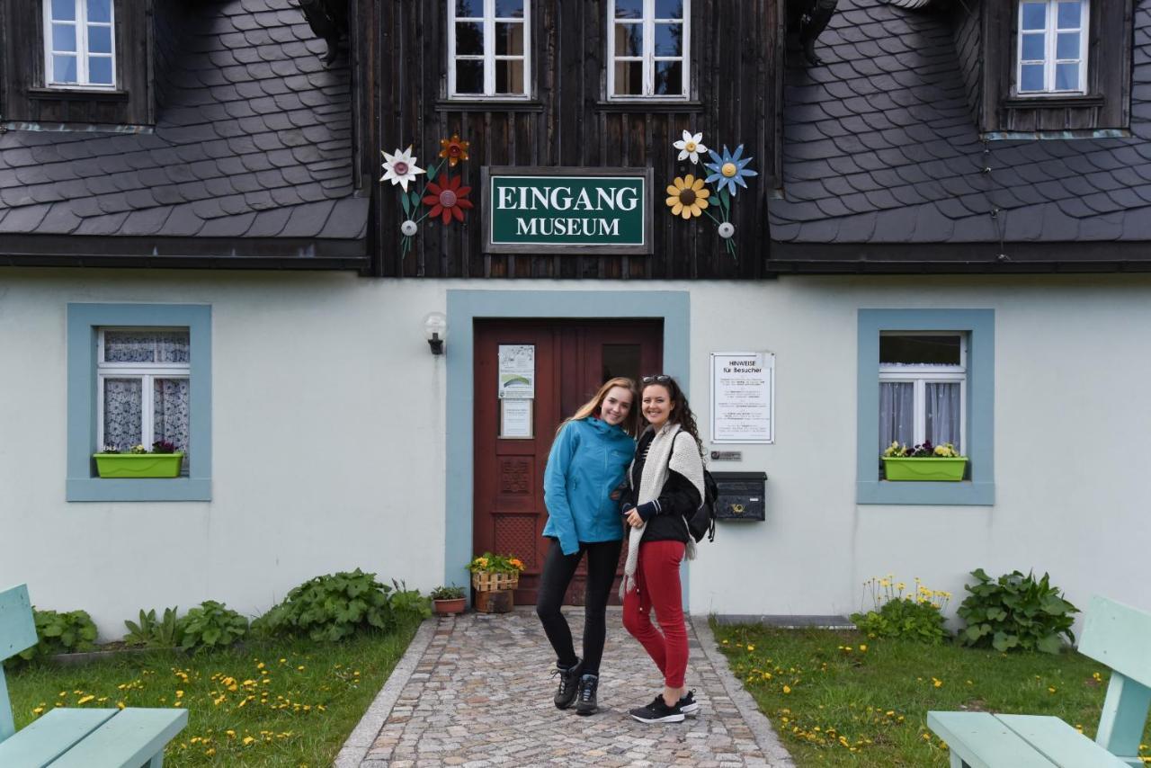 Hotel Erbgericht Buntes Haus Seiffen Exterior photo